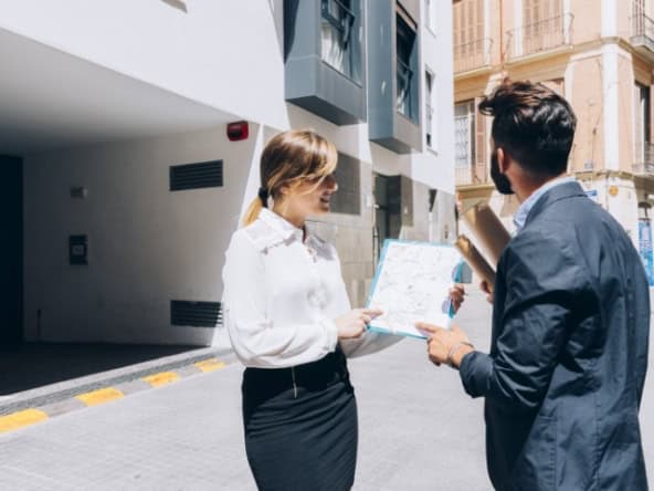 appraiser2 (Small) Image by Freepik